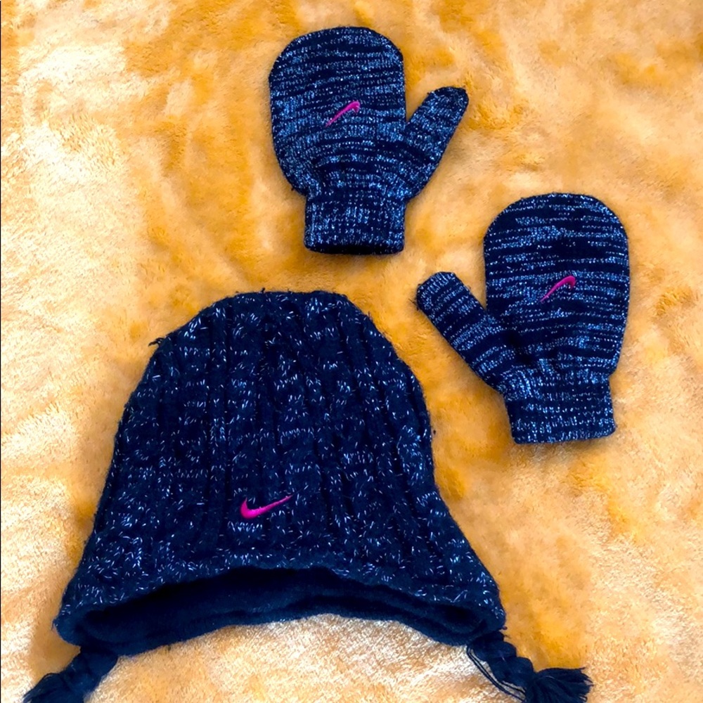 Nike hat / mitten set. Infant girls.